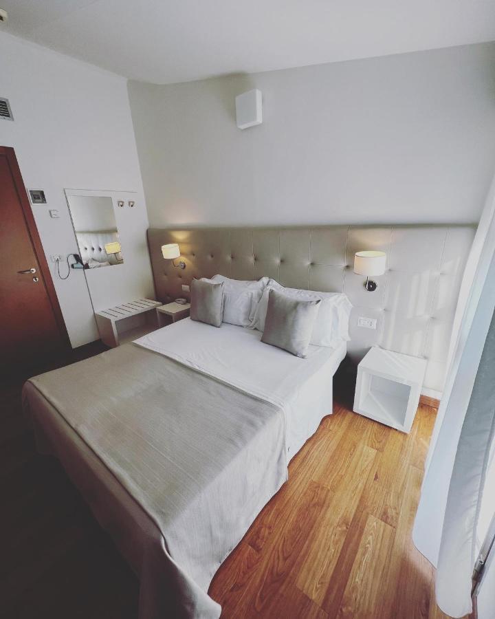 Hotel Ardea Riccione Exterior foto