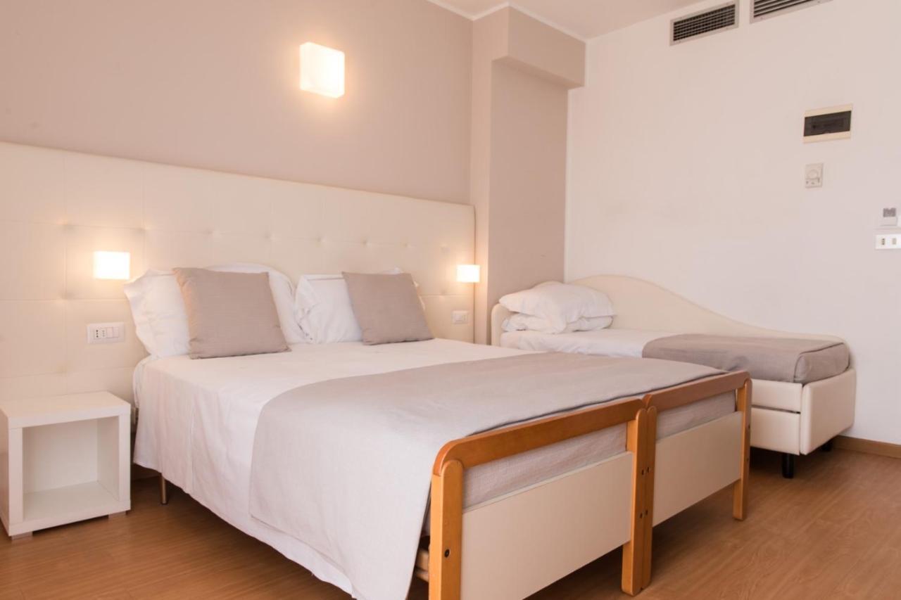 Hotel Ardea Riccione Exterior foto